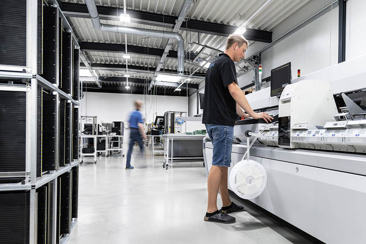 Leiterplattenbestückung bei elbatronic